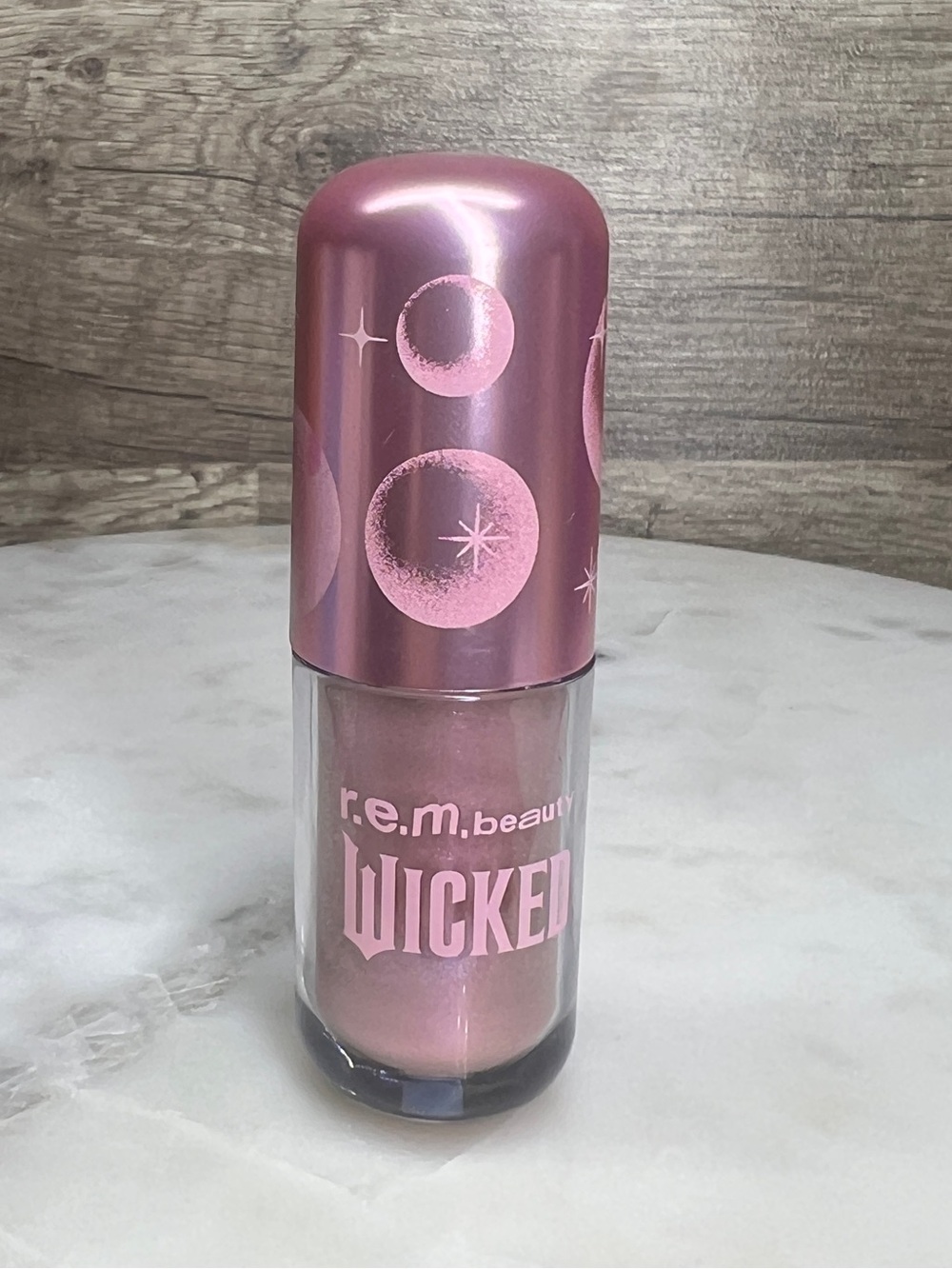 REM x WICKED liquid eyeshadow it’s good to see me isn’t it -Discontinued-